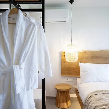Sagredo Beachfront Retreat & By E-geo 4*