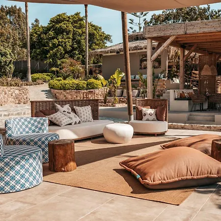 Sagredo Beachfront Retreat & By E-geo 4*