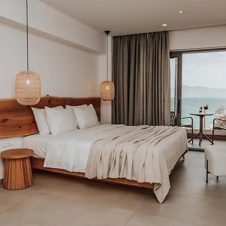 Sagredo Beachfront Retreat & By E-geo 4*
