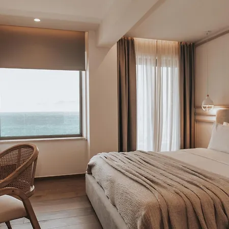 Sagredo Beachfront Retreat & By E-geo