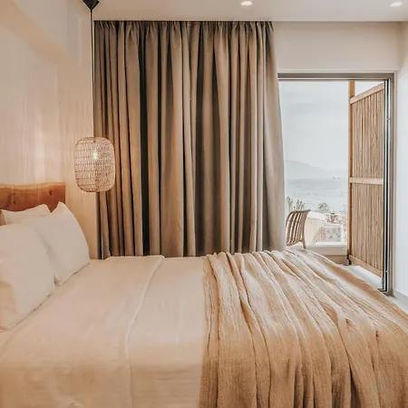 Sagredo Beachfront Retreat & By E-geo 4*