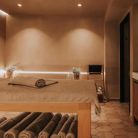 Sagredo Beachfront Retreat & By E-geo 4*