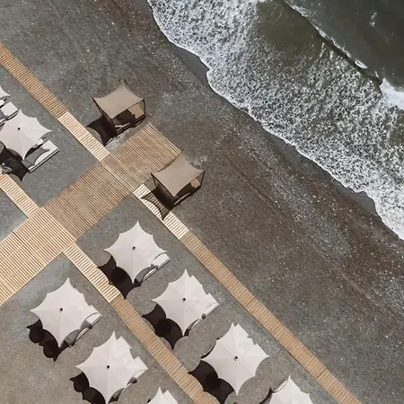 Sagredo Beachfront Retreat & By E-geo 4*