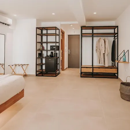 Sagredo Beachfront Retreat & By E-geo 4*