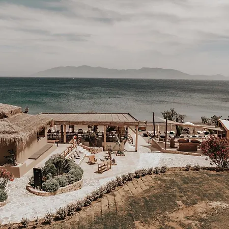 Sagredo Beachfront Retreat & By E-geo