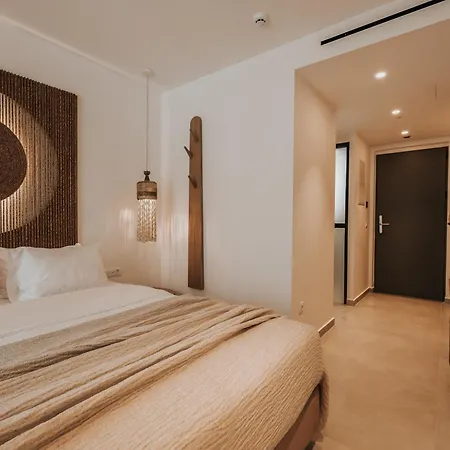 Sagredo Beachfront Retreat & By E-geo