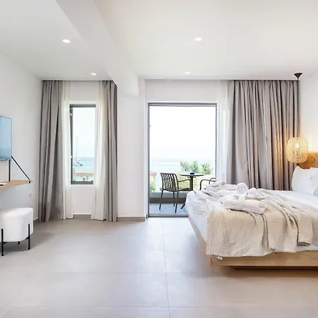 Sagredo Beachfront Retreat & By E-geo 4*