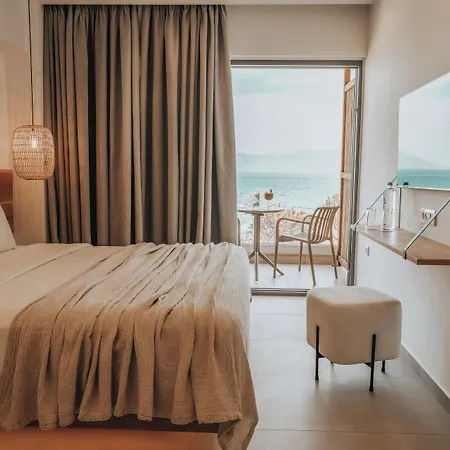 Sagredo Beachfront Retreat & By E-geo 4*